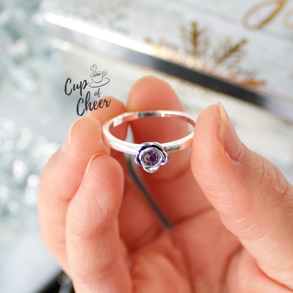 ✨2/$30 ❄️Avon Chic Stackable Ring Set + free gift! - Picture 6 of 9